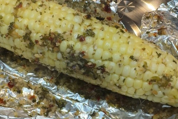 Delicious Corn on the Cob with Herb Chili Lime Sauce