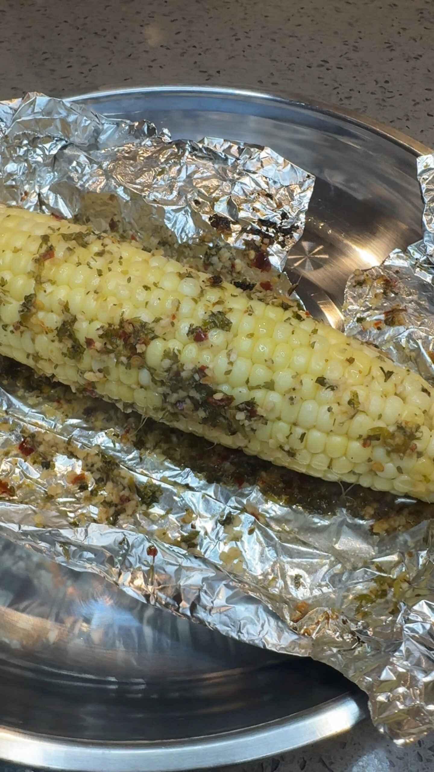 Delicious Corn on the Cob with Herb Chili Lime Sauce